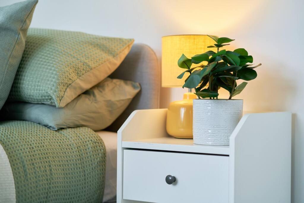 York City Central Apartment And Coffee Shop Bagian luar foto